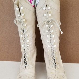 Vintage Victorian Peter Fox  off white heeled lace up boots made in Italy
